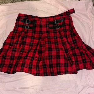 Red pleated hot topic skirt